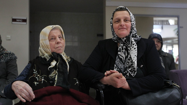 Şehit eşleri ve annelerinden yaşlılara anlamlı ziyaret