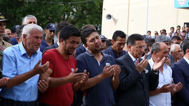 Şehitlerimizi uğurluyoruz