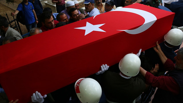 İstanbuldaki terör saldırısında şehit olan polis memurunun memleketinde hüzün var