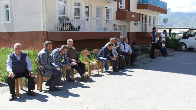 Şehit Uzman Çavuş Kılıçın Erzincandaki baba evinde yas var