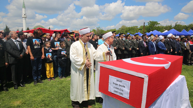 Şehit Uzman Çavuş Şahin Edirnede son yolculuğuna uğurlandı