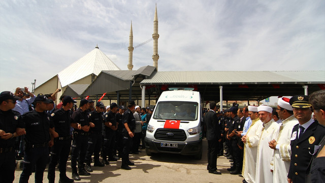 Şehitlerimizi uğurluyoruz