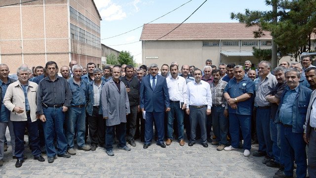 Şeker fabrikası işçilerinin ücretsiz fazla mesai eylemi