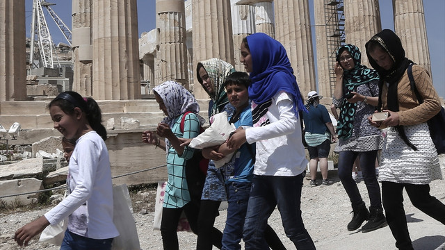 Sığınmacılardan Akropolis'e ziyaret