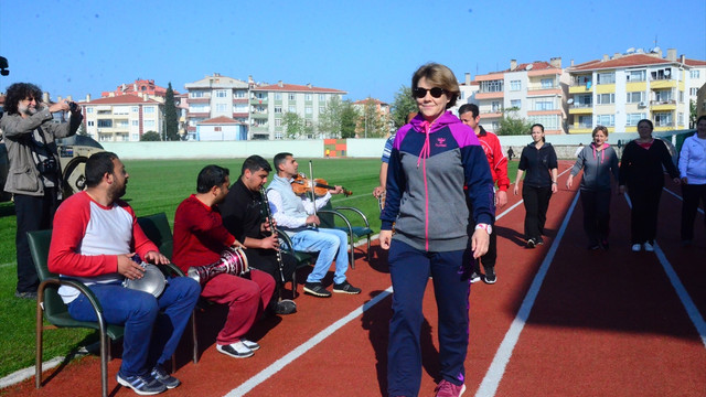 Spor yapanlara Romanlardan müzik desteği