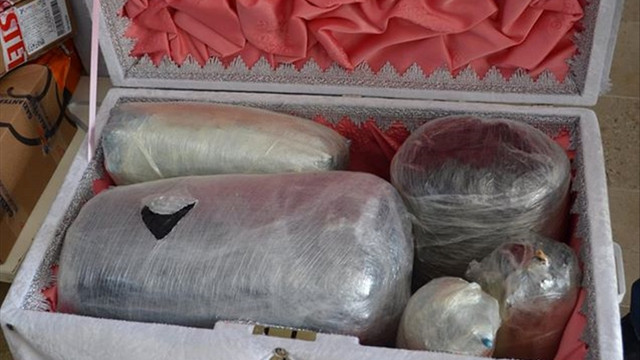 Şüphe üzerine aranan kargo şubesinde uyuşturucu ele geçirildi