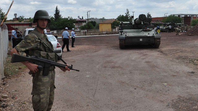 Suriye sınırındaki İslahiye'ye obüs sevkiyatı