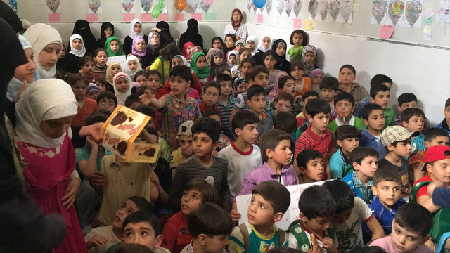 Suriye'deki çocuklar Halep için dua etti