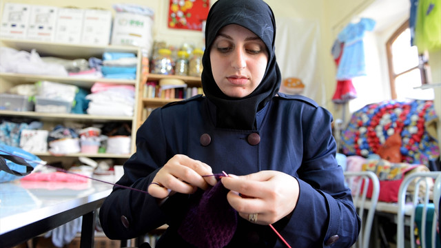 Suriyeli kadınlar meslek öğreniyor