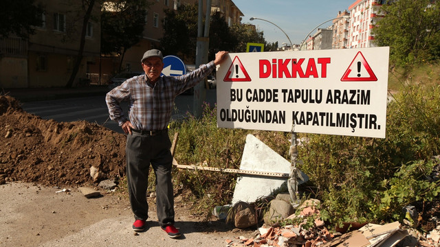 Samsunda vatandaş arazisinden geçen yolu trafiğe kapattı