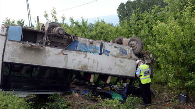 Tokatta tarım işçilerini taşıyan minibüs devrildi: 16 yaralı