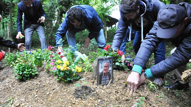 Tayfun öğretmen mezarı başında anıldı