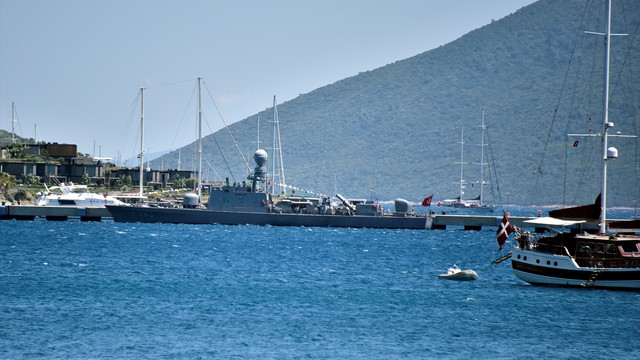 TCG Poyraz hücumbotu Bodrum'a yanaştı