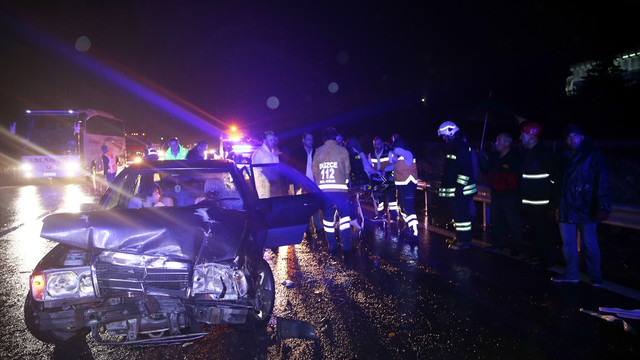 TEM'de trafik kazası: 6 yaralı