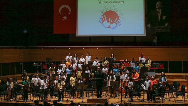 Tepebaşı Çocuk Senfoni Orkestrası İzmir'de konser verdi