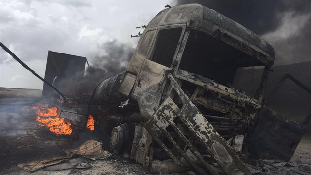 GÜNCELLEME - Teröristlerin yol kesip araç yakması