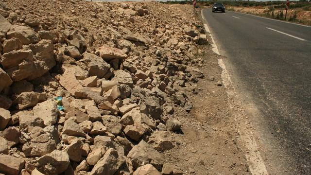 Teröristlerin yola tuzakladığı patlayıcı imha edildi