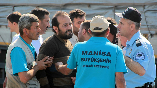 Ticari araç refüjde çalışan işçilere çarptı: 3 ölü, 2 yaralı