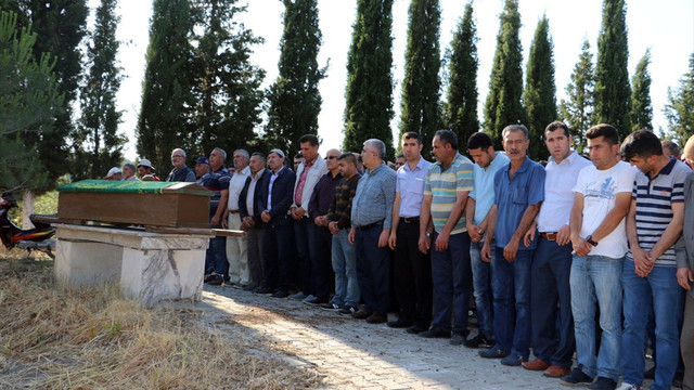 GÜNCELLEME - Ticari araç refüjde çalışan işçilere çarptı: 3 ölü, 2 yaralı