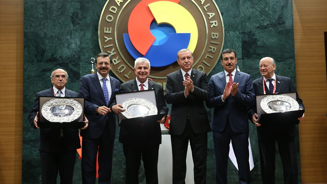 TOBB 72. Genel Kurul Hizmet Şeref Belgesi ve Plaket Töreni