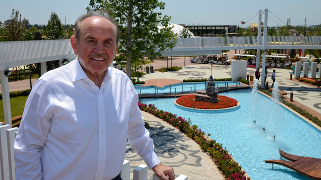 Topbaş EXPO'da İstanbul bahçesini gezdi