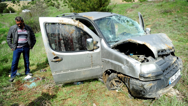 Trafik kazasında anne ile baba yaralandı 5 yaşındaki oğulları öldü