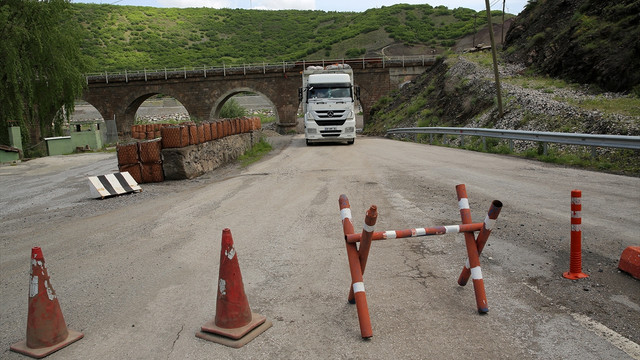 Tunceli-Erzincan karayolunda tır ve kamyon kuyruğu
