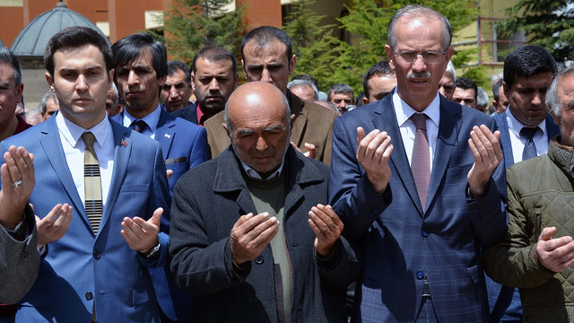 Tunceli'de otomobilin Munzur Çayı'na düşmesi