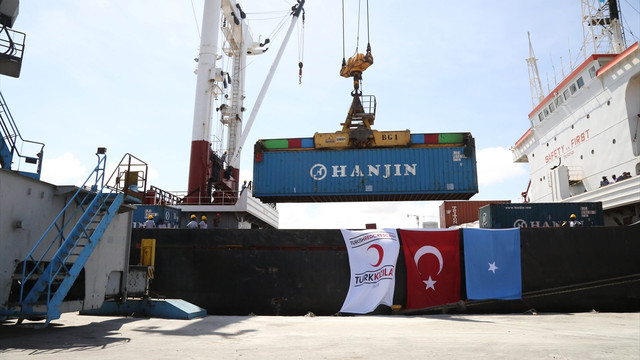 Türkiye'den Somali'ye gıda yardımı
