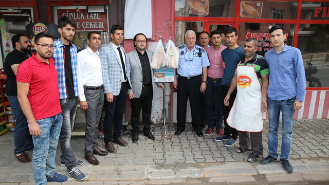 Hatayda üniversitelilerden Askıda Ekmek Var projesi