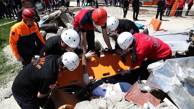 Van'da Deprem Farkındalığını Geliştirme Sempozyumu