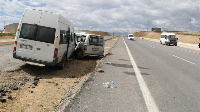 Van'da trafik kazası: 15 yaralı