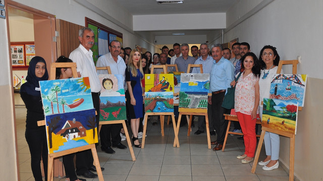 Yakılan okulun öğrencilerinden resim sergisi