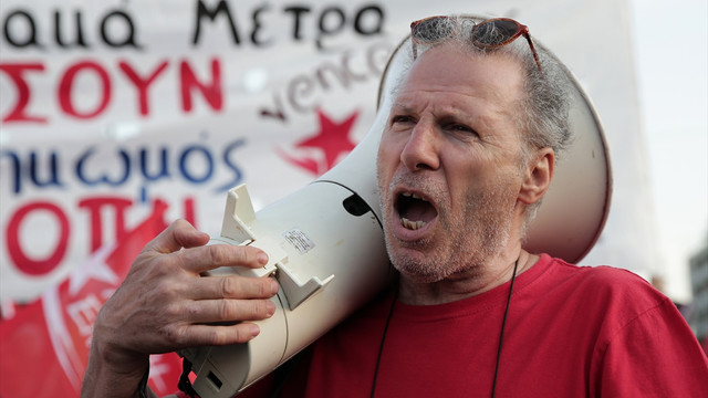 Yunanistan'da kemer sıkma karşıtı gösteri