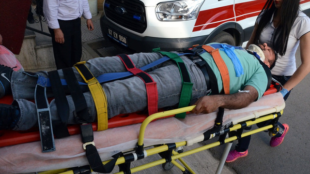 Zonguldak'ta 4 kişinin yaralandığı kaza güvenlik kamerasına yansıdı