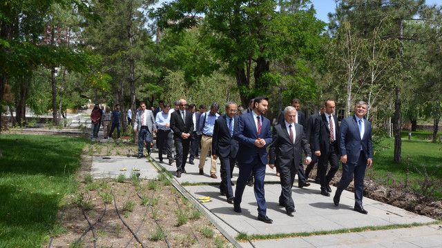 11. Cumhurbaşkanı Gül, adını taşıyan müze ve kütüphanede incelemede bulundu