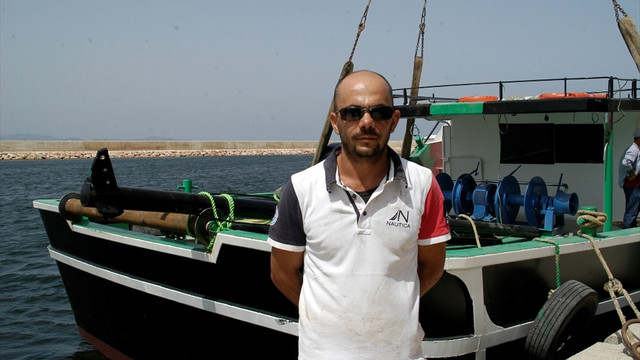 15 metrelik balıkçı teknesi, tır ile taşındı