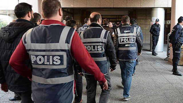 Karamanda FETÖ/PDY operasyonu! 4 kişi teslim oldu