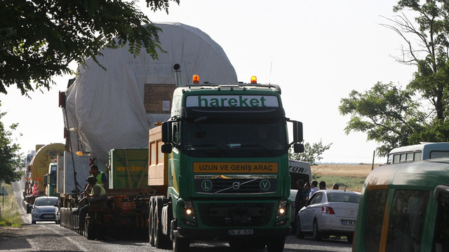 480 tonluk doğalgaz türbini 240 tekerlekli tırla taşınıyor