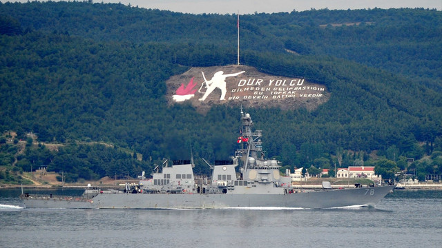 ABD askeri gemisi Çanakkale Boğazı'ndan geçti