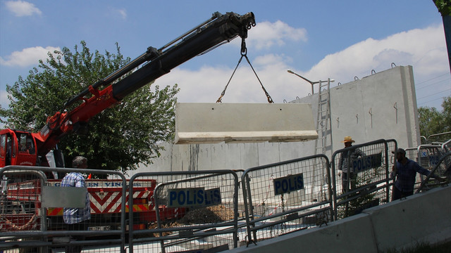 ABD'nin Adana Konsolosluğu önüne güvenlik duvarı çekilmesi