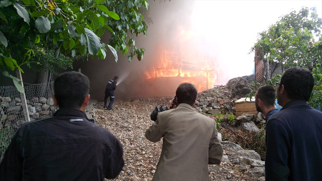 Adanada çıkan ev yangını paniğe neden oldu!