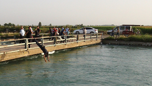 Adana'da sulama kanalına giren iki çocuk kayboldu