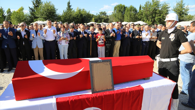 Adana'da zırhlı polis aracının devrilmesi