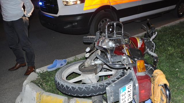 Adıyaman'da otomobille çarpışan motosikletteki 3 kişi yaralandı