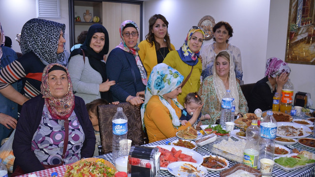 AK Partili kadınlar terör mağdurlarıyla iftarda buluştu