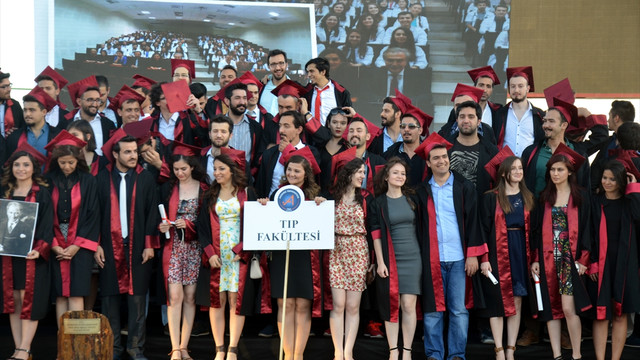 Akdeniz Üniversitesinde mezuniyet sevinci