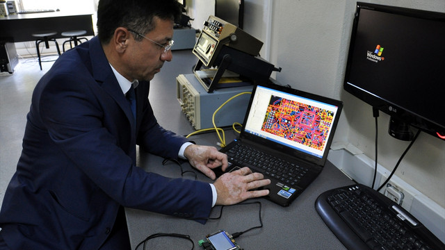 Akıllı beşik bebeğin neden ağladığını bildiriyor