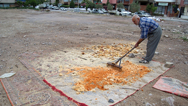 40 evi var ama bu işi yapıyor...