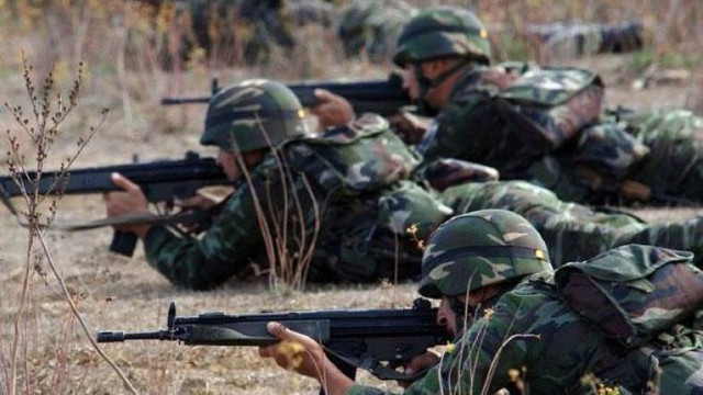 Hakkaride askeri araca saldırı